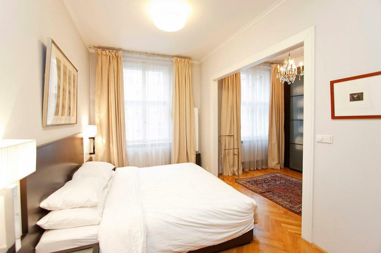 Spacious Elegance In The Heart Of Old Town ปราก ภายนอก รูปภาพ