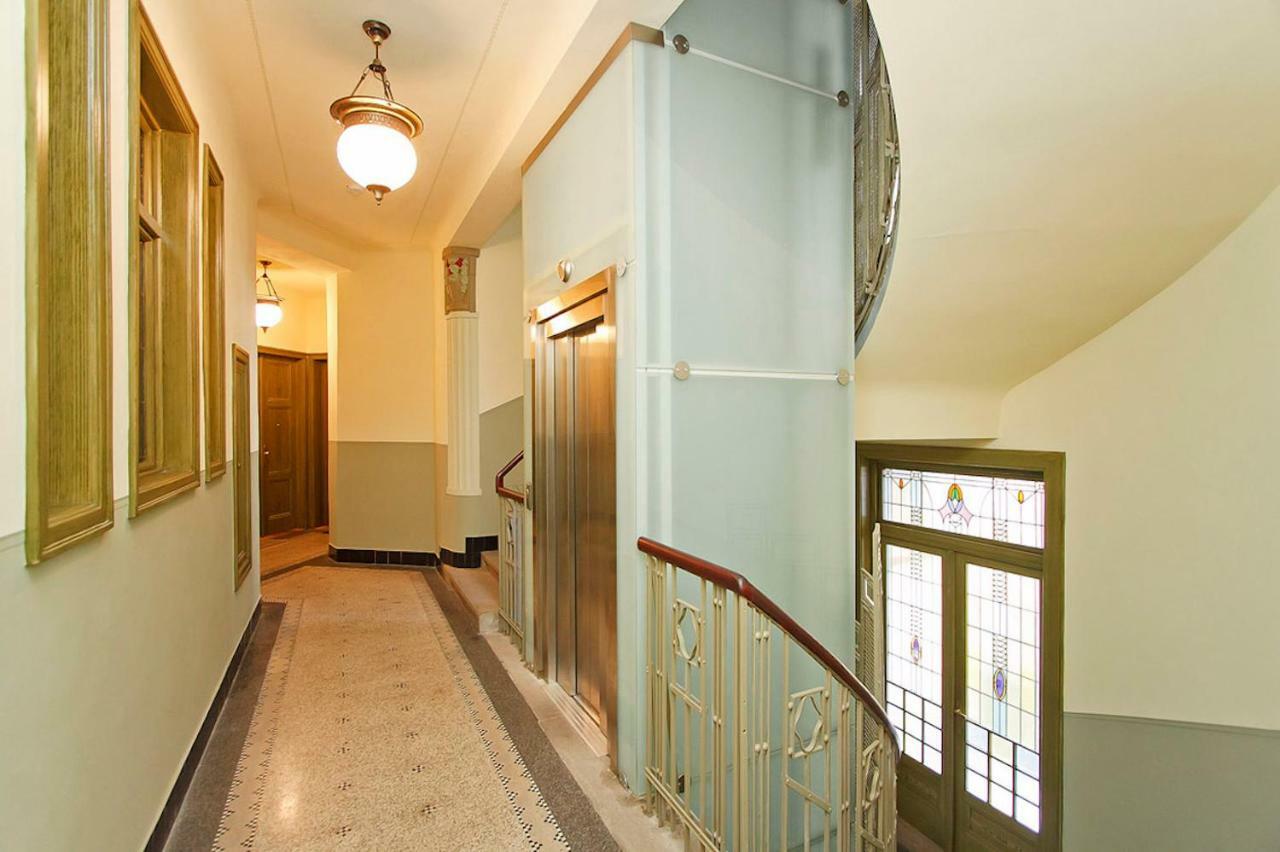 Spacious Elegance In The Heart Of Old Town ปราก ภายนอก รูปภาพ